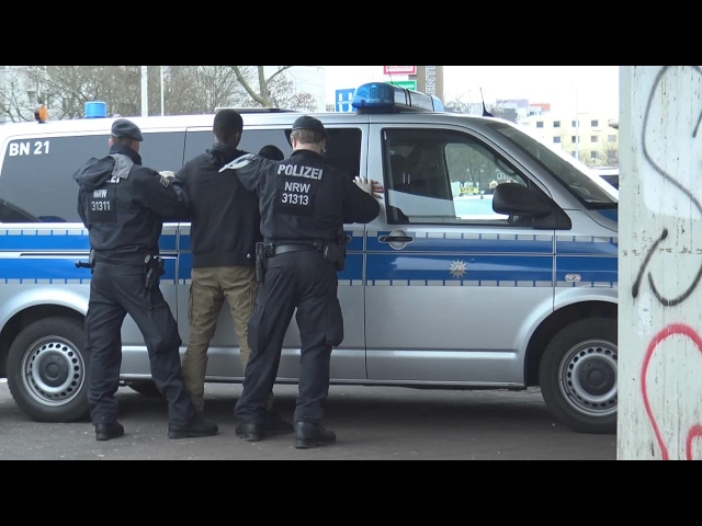 Exklusiv: Großkontrollen Drogenkriminalität in Bonn-Tannenbusch am 01.02.17 + O-Ton