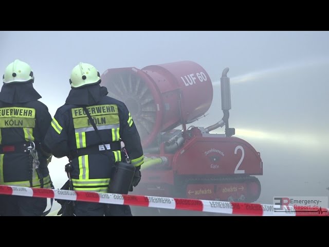 [GROSSBRAND IN KÖLN] - Ausgedehntes Feuer auf Recyclinghof ~ LUF 60 im Einsatz -